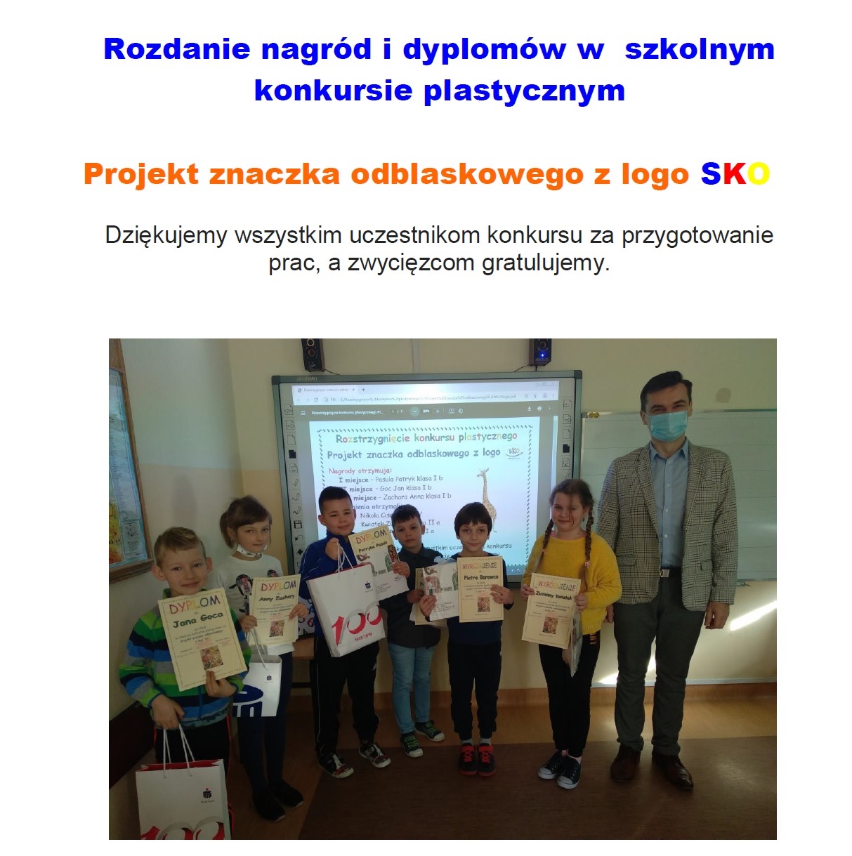 rozdanie nagród i dyplomów w szkolnym konkursie plastycznym